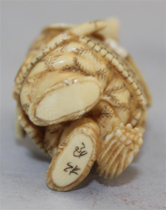 Four Japanese ivory netsuke, 19th / early 20th century, 3.8cm - 5.5cm